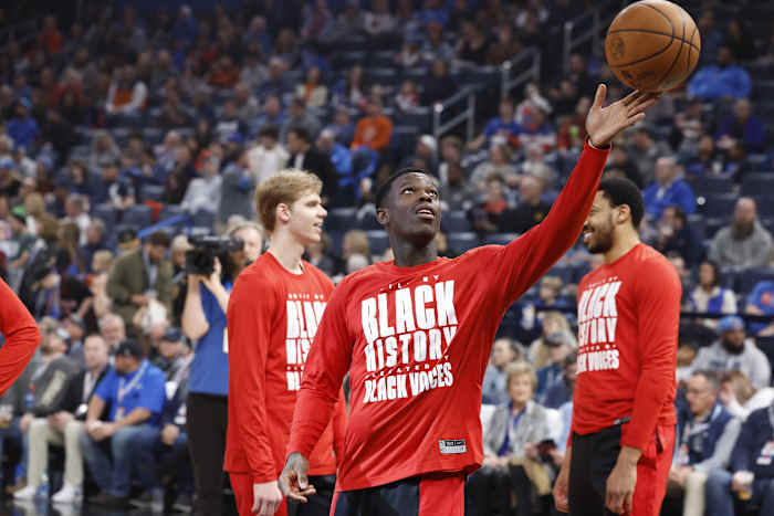 Toronto Raptors guard Dennis Schroder (17) warms up before the start of a game against the Oklahoma City Thunder